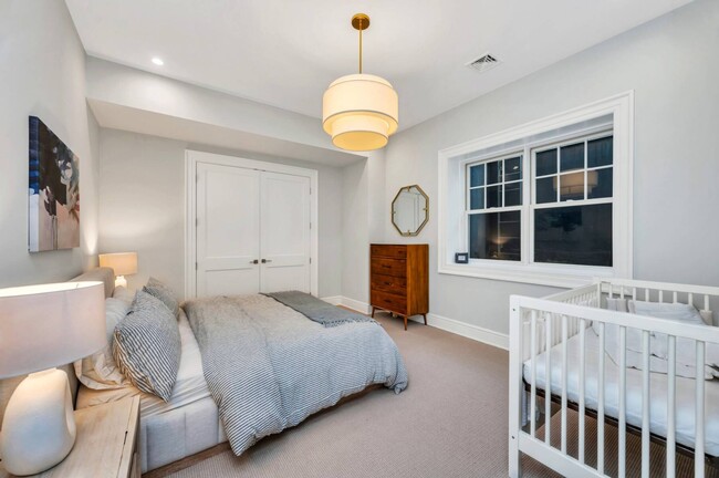 Building Photo - 21 Barn Ln