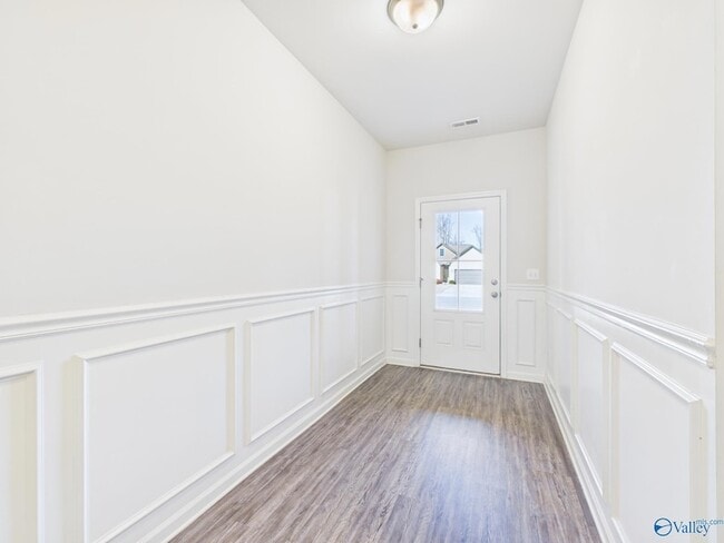 Building Photo - 149 Fernhill Dr NW