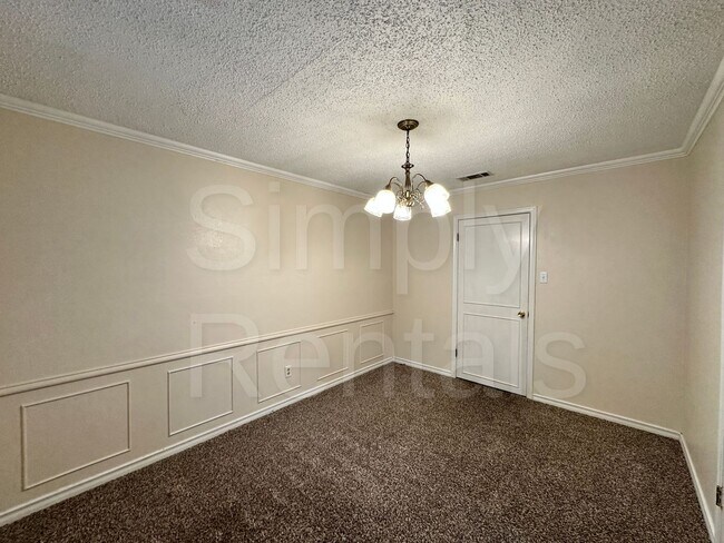 Building Photo - 7 Timberside Dr