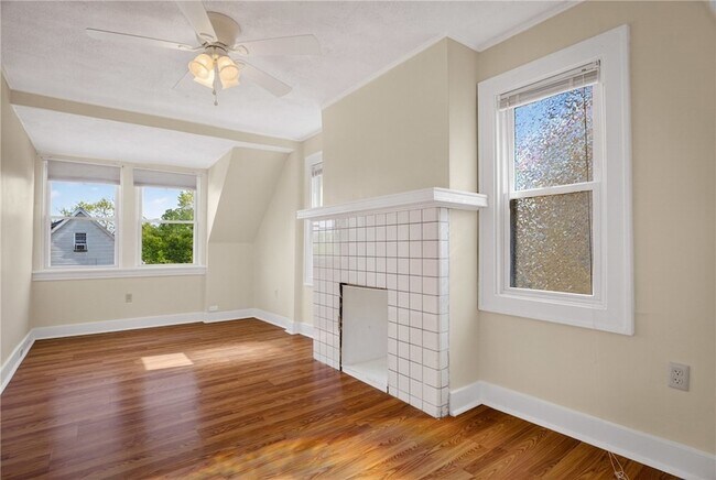 Building Photo - 1227 Denisonview St