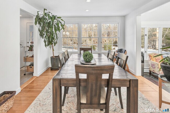 Building Photo - 70 Cranbury Rd