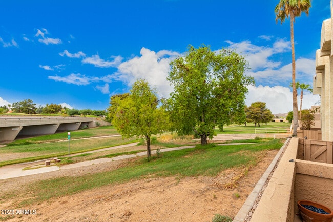 Building Photo - 4150 E Cactus Rd