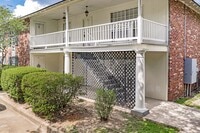 Building Photo - 2 Bedroom Condo in Gated Community off Jefferson HWY | Community Pool