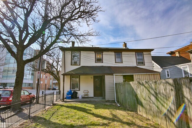 Building Photo - 419 Vine St