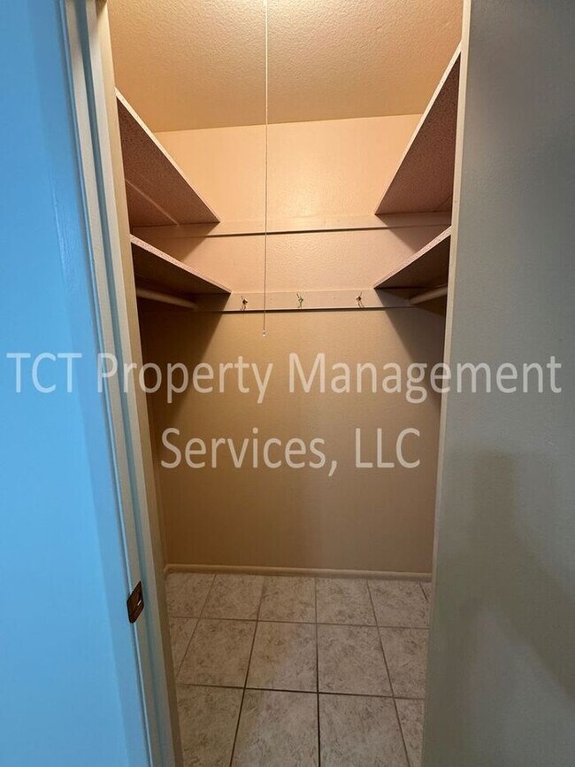 Building Photo - Sun City Home on Large Cul-de-sac lot
