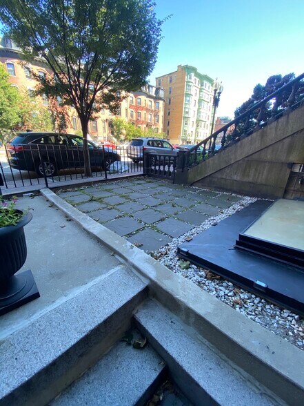 Building Photo - 471 Massachusetts Ave