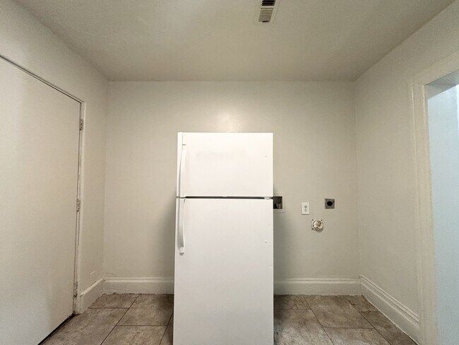 Building Photo - 61 S 800 W