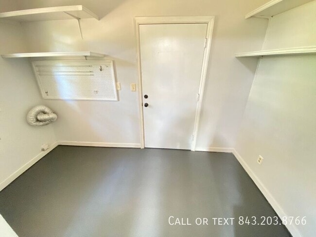 Building Photo - 1821 Somerset Cir