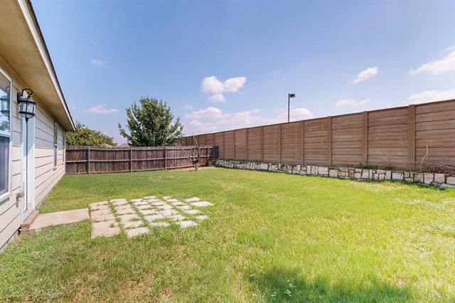Building Photo - 708 Lark Dr