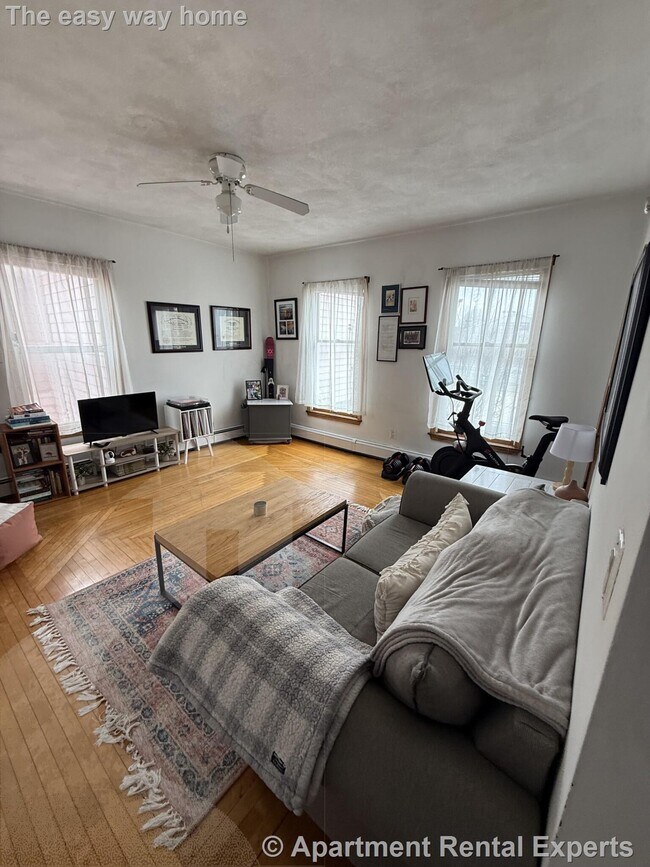 Building Photo - 585 Somerville Ave