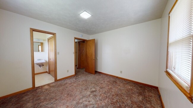 Building Photo - 3 Bedroom, 1.5 Bathroom House with Attache...
