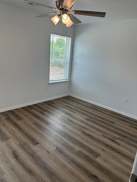 Building Photo - 605 E Wolf St