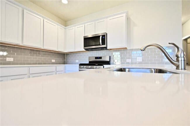 Building Photo - 12309 Pecangate Way