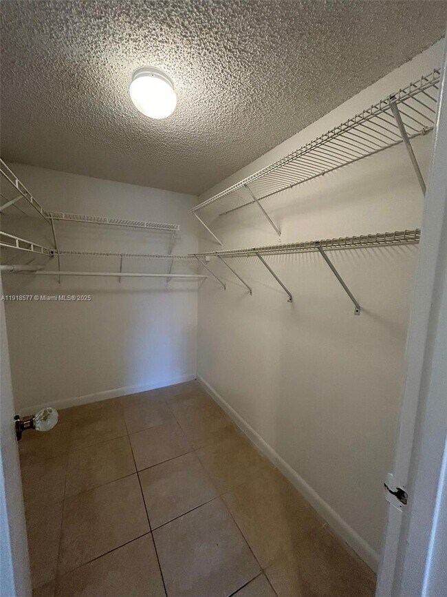 Building Photo - 15661 SW 104th Terrace