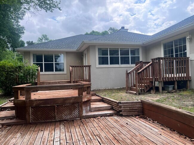 Building Photo - 395 Lake Holley Cir