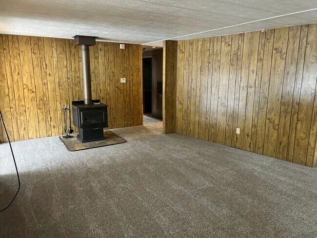 Building Photo - 2 Bedroom, 1 Bathroom Mobile Home for Rent in Maple Falls