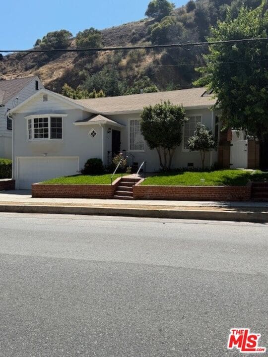 Primary Photo - 2515 Canyon Dr