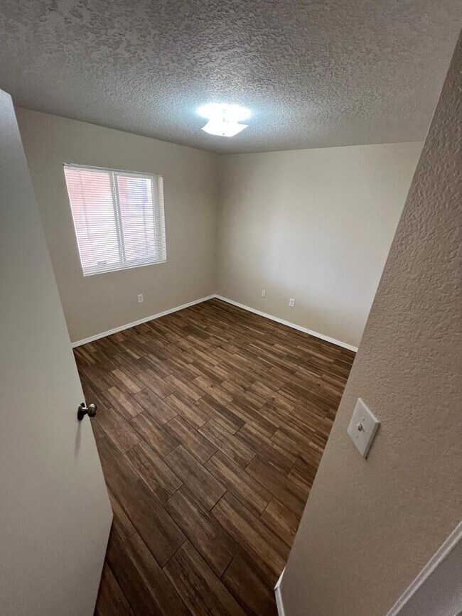 Building Photo - 8904 Silverado Ave SW
