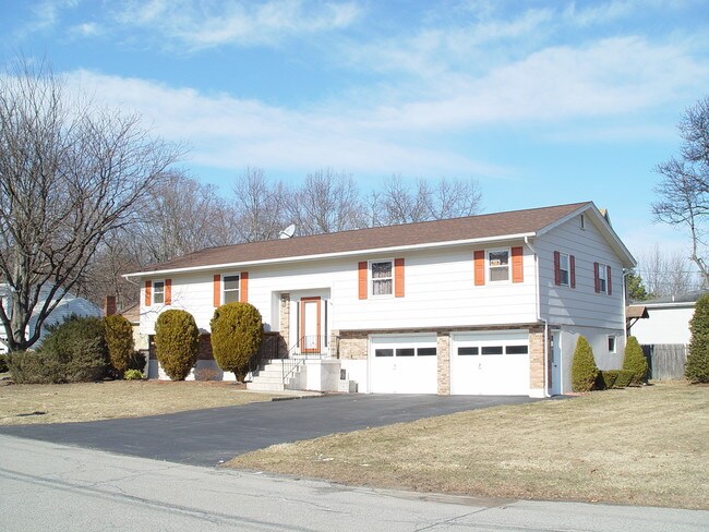 Primary Photo - 1 Dauphin Dr