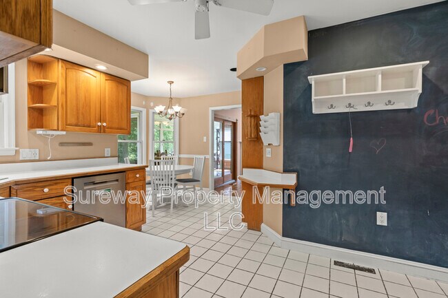 Building Photo - 100 Westwood Hill