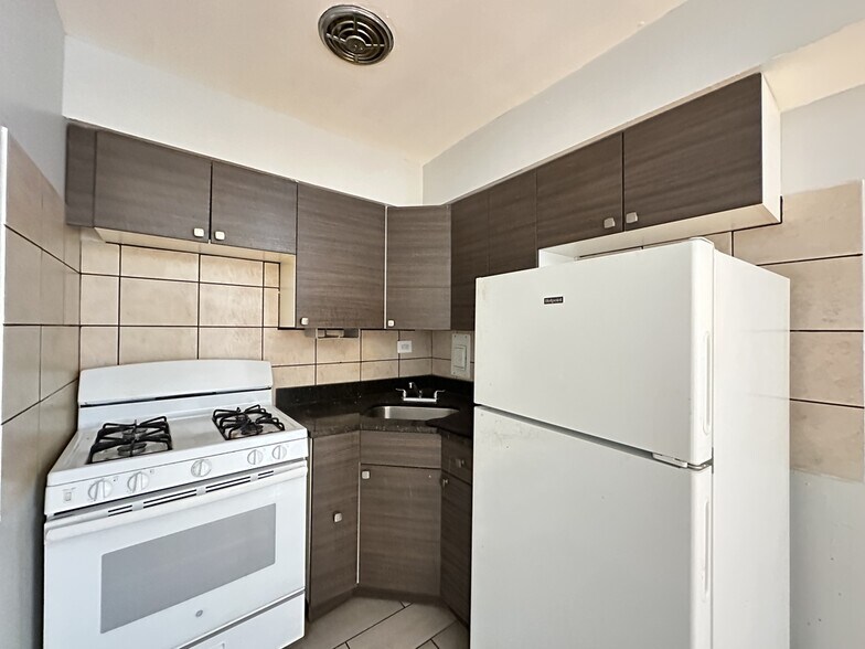 Building Photo - 1515 W Morse Ave