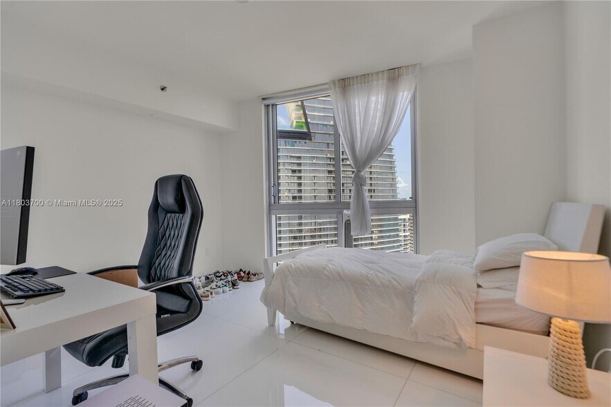 Building Photo - 465 Brickell Ave