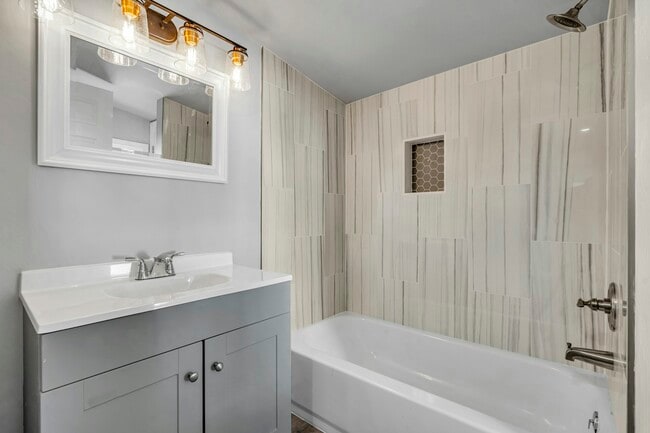 Building Photo - 19 E Main St