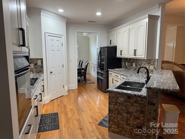 Building Photo - 5919 Newell Dr