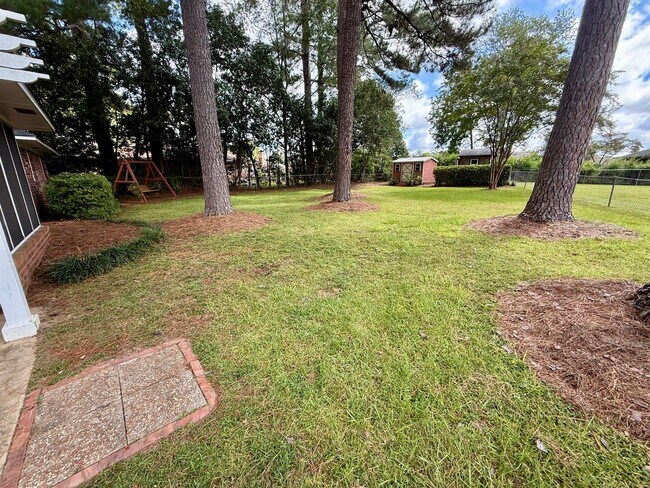 Building Photo - 4 Bedroom Brick Home in Alice Drive Area!