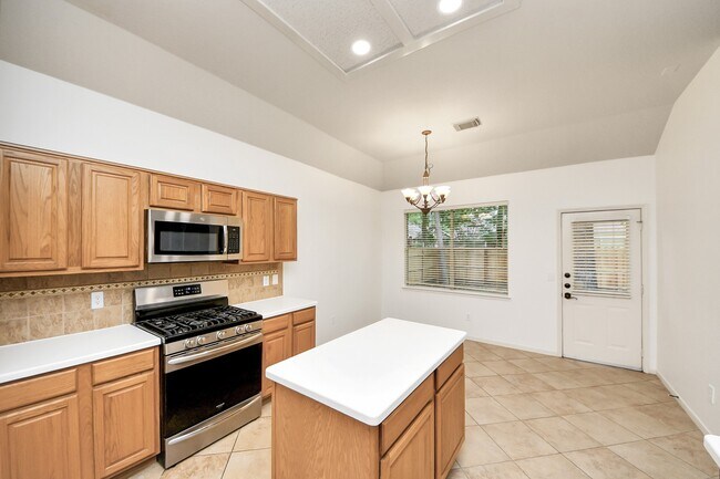 Building Photo - 42 S Lace Arbor Dr
