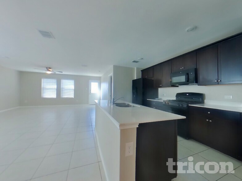 Building Photo - 321 Ranchito Pass