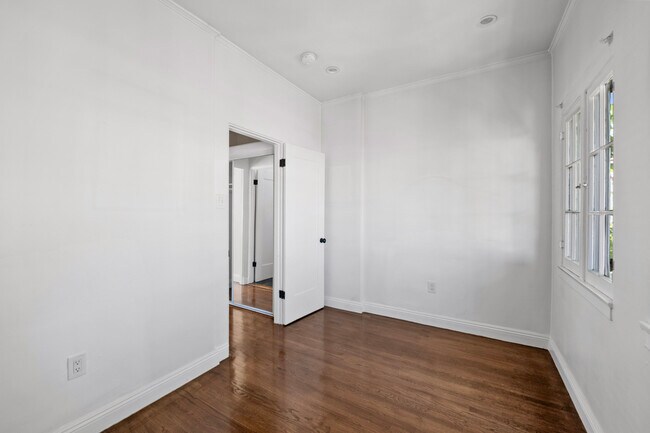 Building Photo - 647 N Spaulding Ave