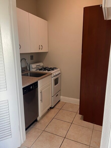 Building Photo - 1021 Arlington Blvd