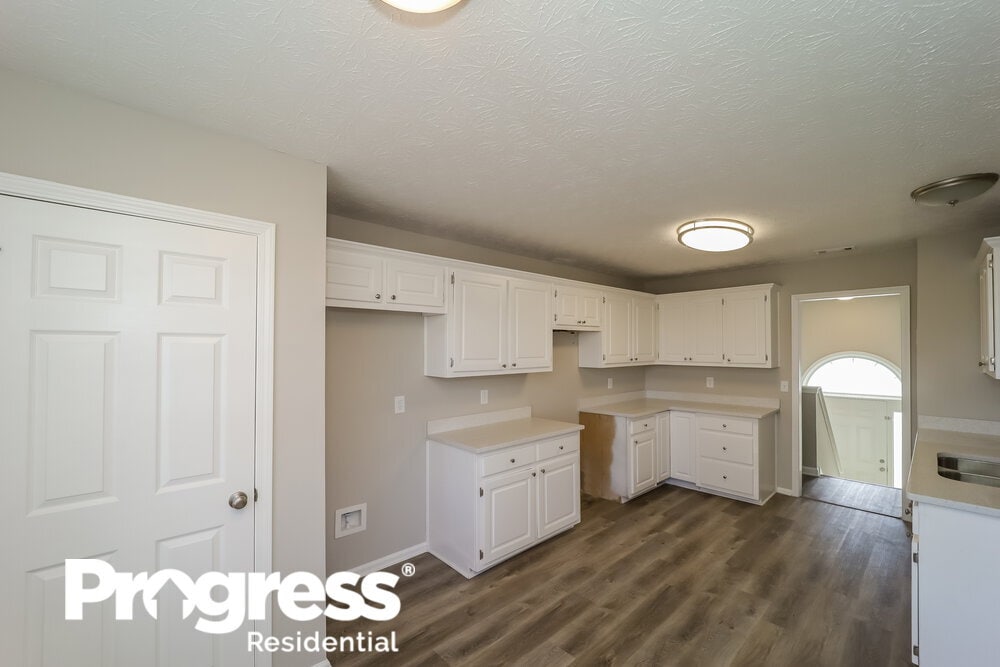 Building Photo - 2710 Luke Dr