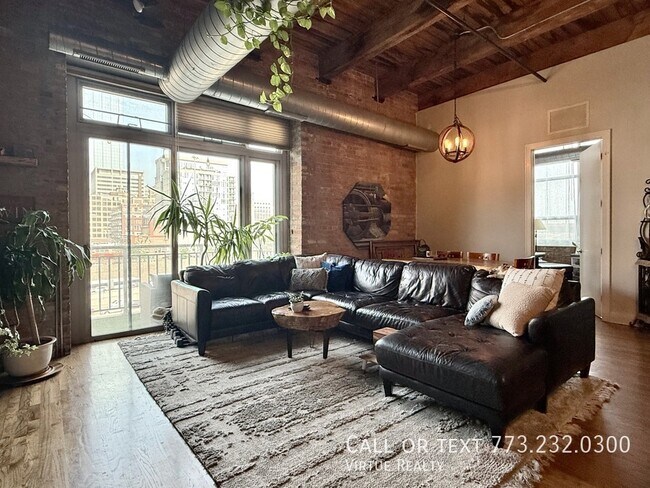 Building Photo - 770 W Gladys Ave