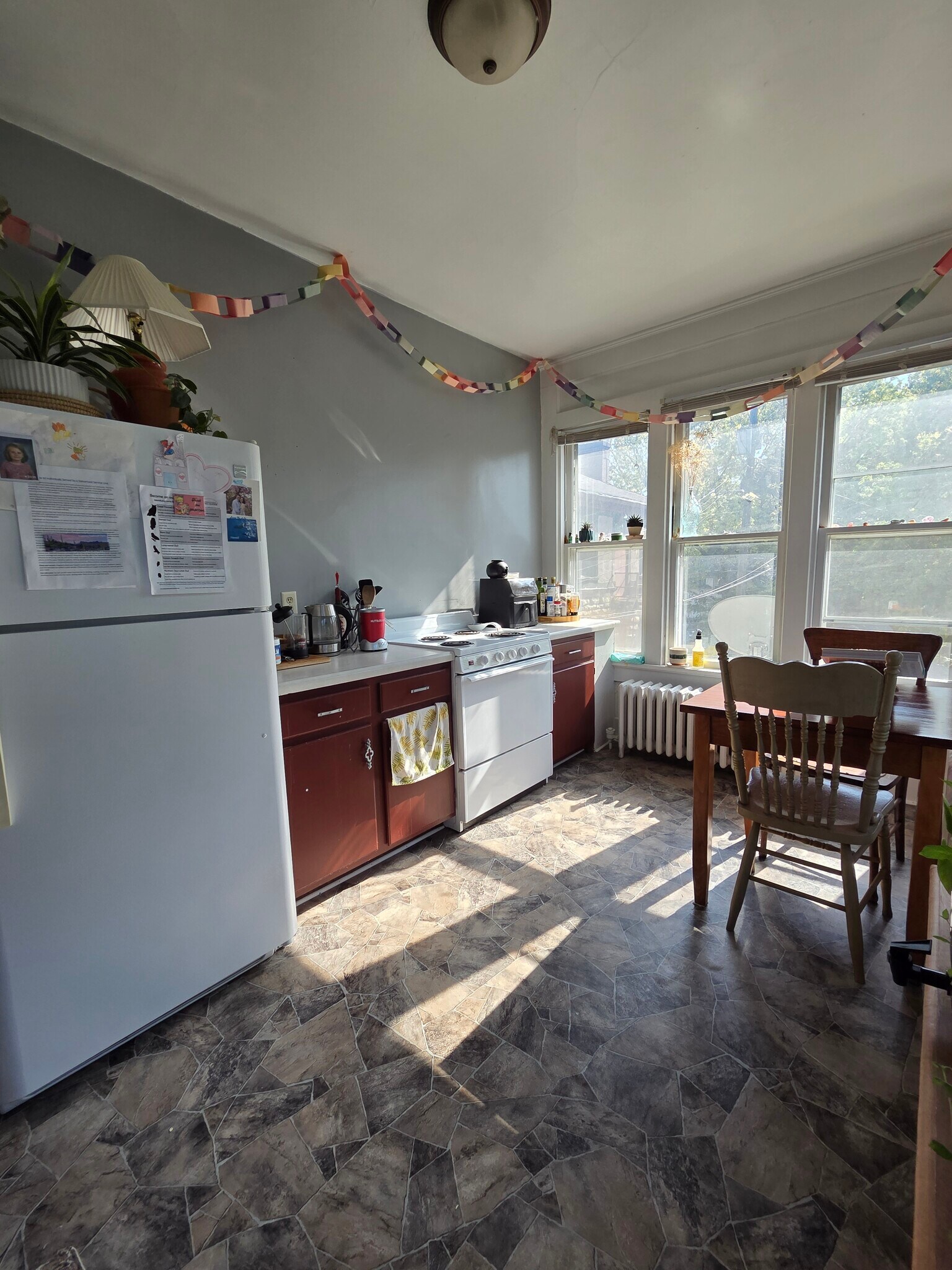 Building Photo - 165 W Broadway St