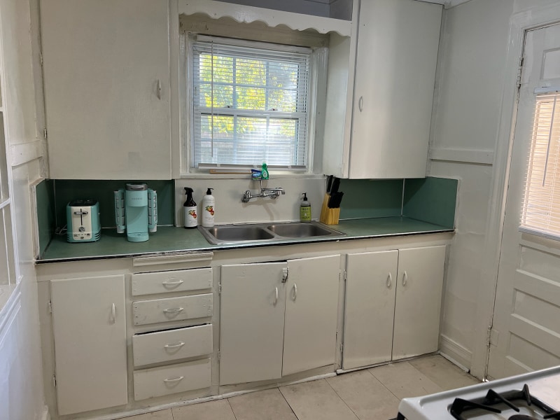 Building Photo - 1140 S College Ave