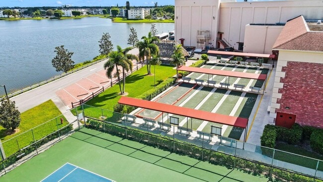 Building Photo - 3059 Ainslie Dr