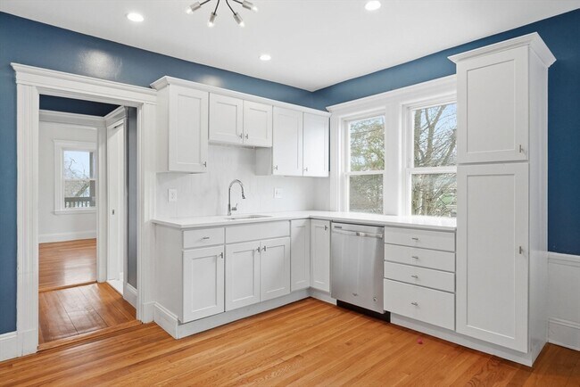 Building Photo - 15 Adelaide St