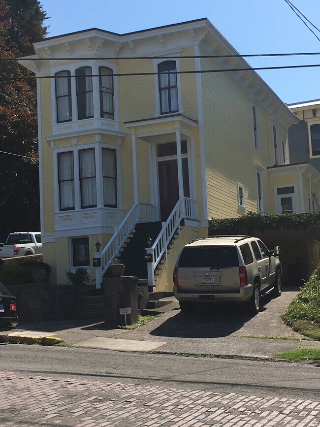 Primary Photo - 1391 Franklin Ave