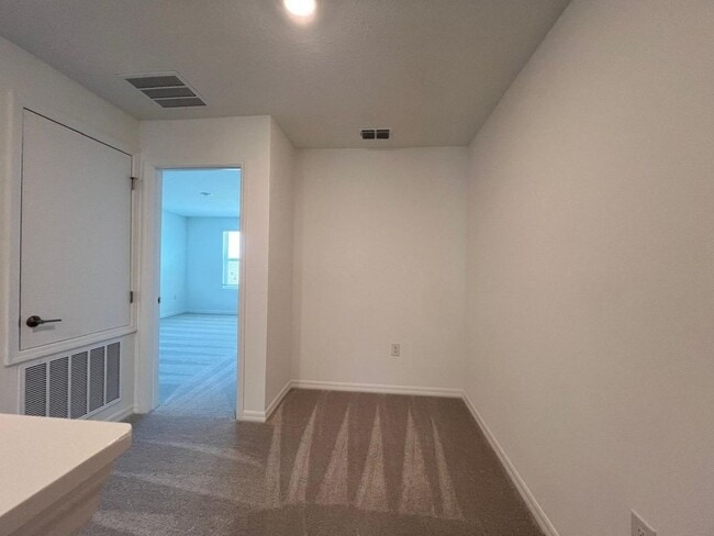 Building Photo - 2541 Penguin Blvd
