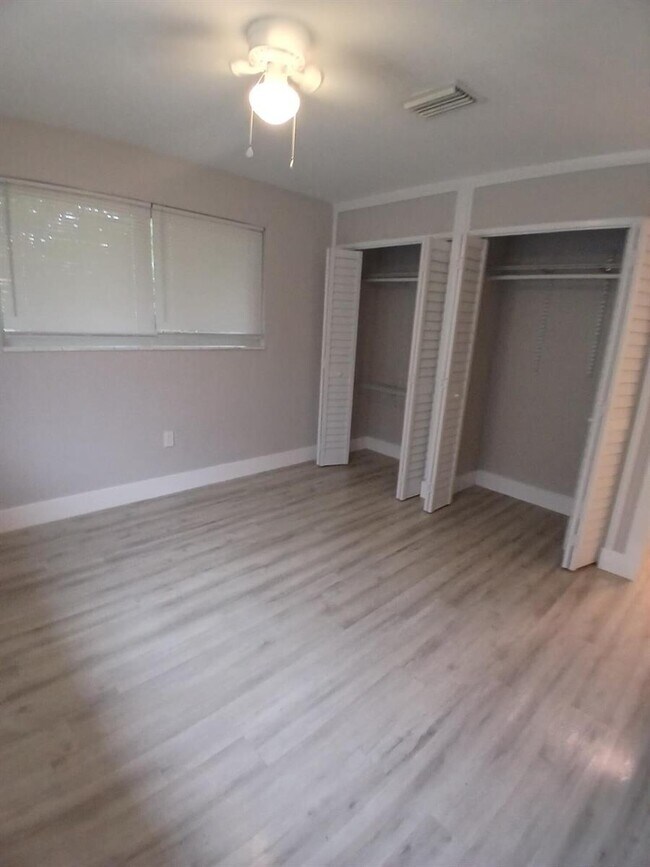 Building Photo - 1320 NE 146th St