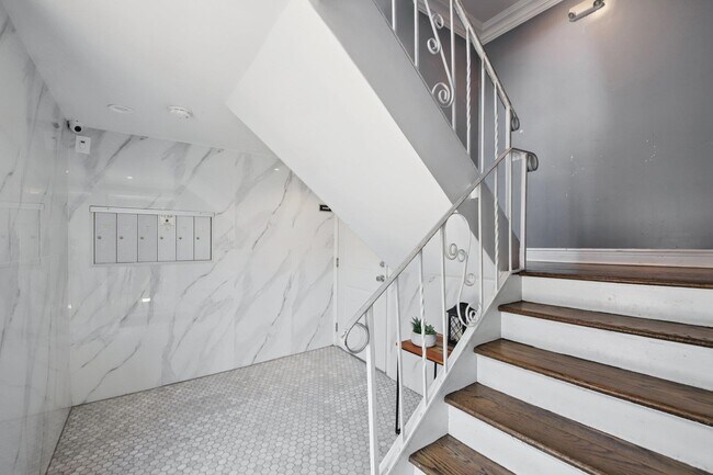 Building Photo - 307 9th St