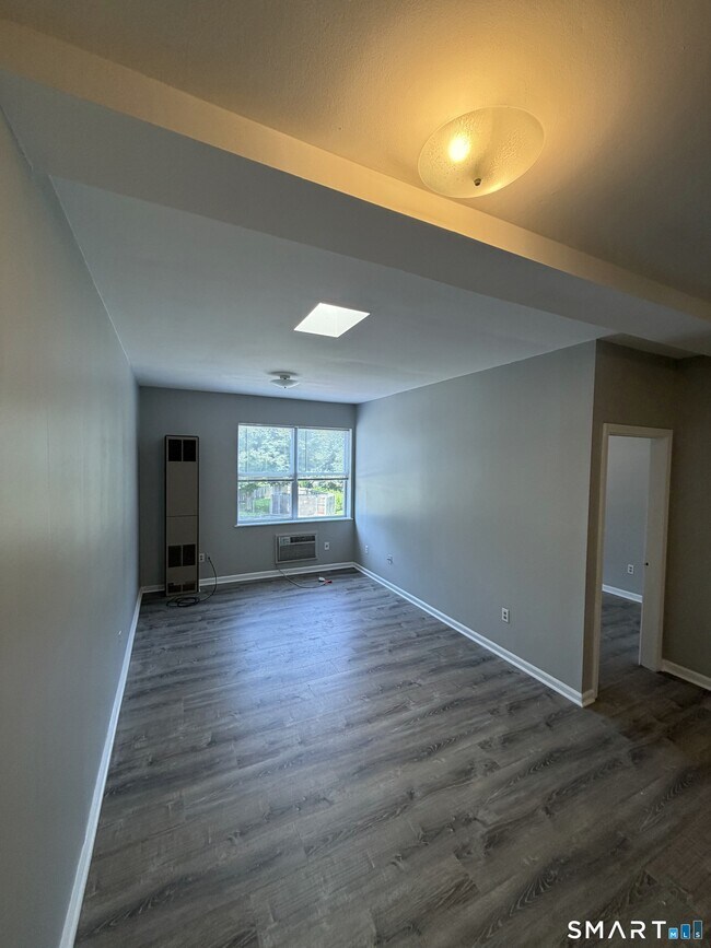 Building Photo - 1064 Poquonnock Rd
