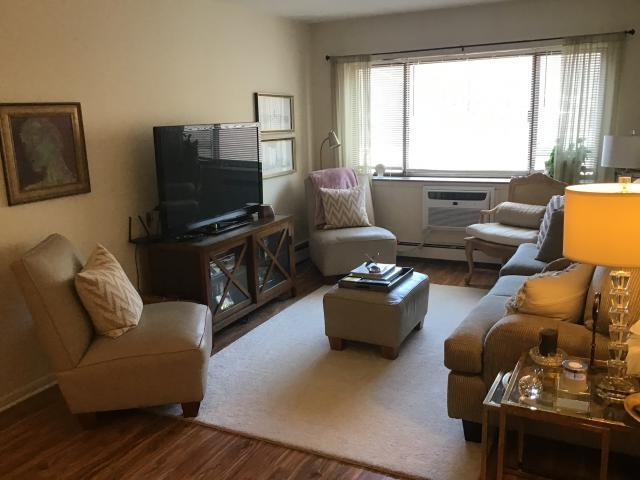 Building Photo - 1 bedroom in Chiago IL 60613