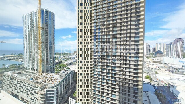 Building Photo - Ae'o #1909  |  Honolulu, HI