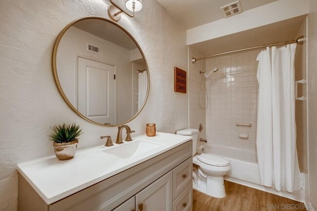 Building Photo - Upgraded 2bd/1ba Condo with Washer/Dryer in unit!