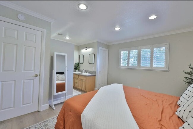 Building Photo - 235 Ginger Dr