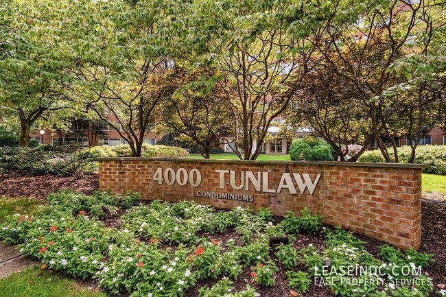 Building Photo - 4000 Tunlaw Rd NW