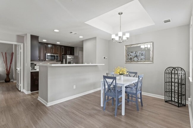 Building Photo - Fully Furnished Single Level Condo Resort LIving